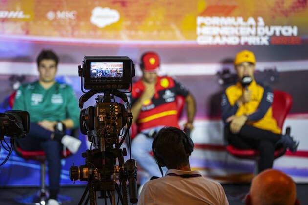 Camera, press conference, PK, Pressekonferenz during the Formula 1 Heineken Dutch Grand Prix 2022, 15th round of the 2022 FIA Formula One World Championship, WM, Weltmeisterschaft from September 2 to 4, 2022 on the Zandvoort Circuit, in Netherlands, Belgium - F1 - DUTCH GRAND PRIX 2022 DPPI Panoramic  00122035_AV6_4392.JPG_