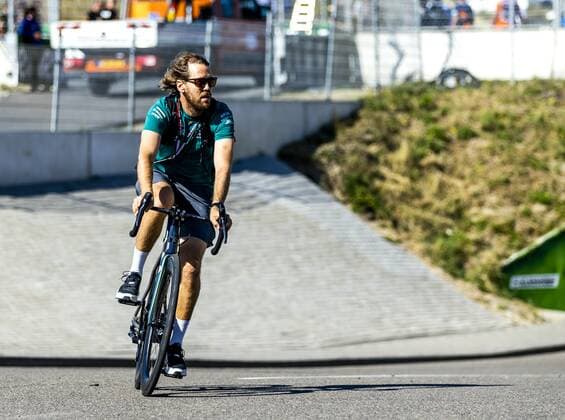 ZANDVOORT Sebastian Vettel Aston Martin arrives cycling at Zandvoort circuit in the run up to the F1 Grand Prix of the Netherlands REMKO DE WAAL F1 Grand Prix of The Netherlands Previews 2022 xVIxANPxSportx xxANPxIVx 453868563 originalFilename: 453868563.jpg
