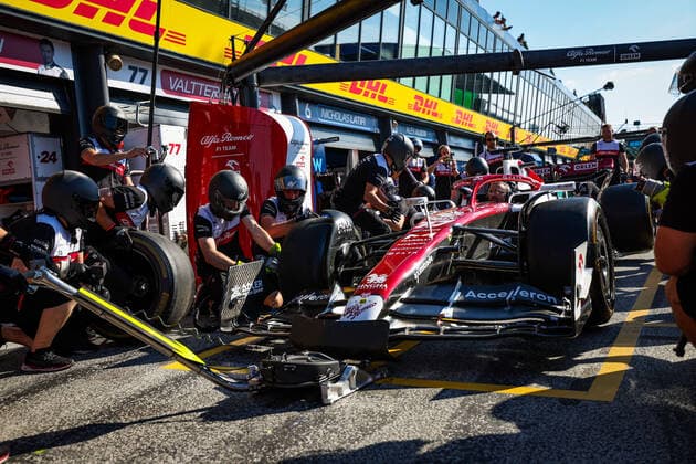 Alfa Romeo F1 Team ORLEN, ambiance pitstop practice during the Formula 1 Heineken Dutch Grand Prix 2022, 15th round of the 2022 FIA Formula One World Championship, WM, Weltmeisterschaft from September 2 to 4, 2022 on the Zandvoort Circuit, in Netherlands, Belgium - F1 - DUTCH GRAND PRIX 2022 DPPI Panoramic  20220901_GOOD9197