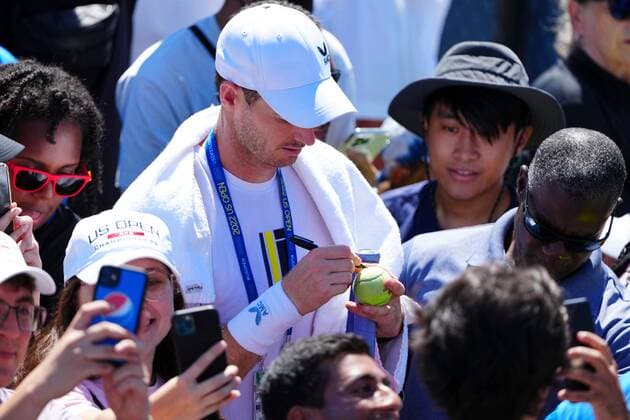 Mandatory Credit: Photo by Javier Garcia Shutterstock (13357857d) Andy Murray signs autographs after practice US Open Championships 2022, Day Four, USTA National Tennis Center, Flushing Meadows, New York, USA - 01 Sep 2022 US Open Championships 2022, Day Four, USTA National Tennis Center, Flushing Meadows, New York, USA - 01 Sep 2022 Copyright: xJavierxGarcia Shutterstockx 13357857d