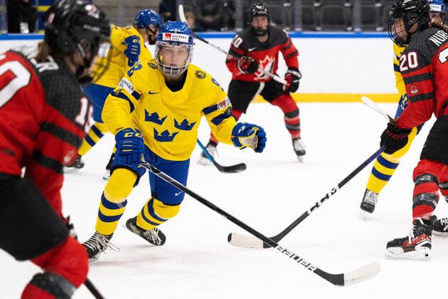 220901 Ebba Berglund of Sweden during the 2022 IIHF Womens World Championship quarterfinal game between Canada and Sweden on September 1, 2022 in Herning Photo Johanna Lundberg BILDBYRAN code JL JL0299 bbeng ice hockey ice hockey vm dam 2022 iihf womens world championship women vm ice hockey vm sweden sweden canada canada quarter final quarter final,  Copyright: JOHANNAxLUNDBERG BB220901JL048