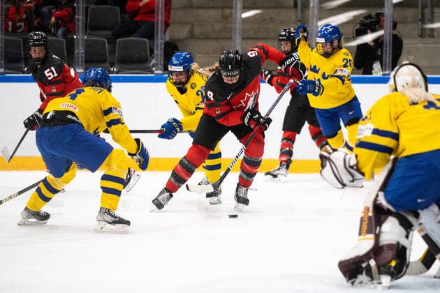 220901 Olivia Carlsson of Sweden and Jessie Eldridge of Canada during the 2022 IIHF Womens World Championship quarterfinal game between Canada and Sweden on September 1, 2022 in Herning Photo Johanna Lundberg BILDBYRAN code JL JL0299 bbeng ishockey ice hockey vm dam 2022 iihf womens world championship dam ice hockey world cup world cup sweden sweden canada canada quarterfinal quarterfinal,  Copyright: JOHANNAxLUNDBERG BB220901JL077