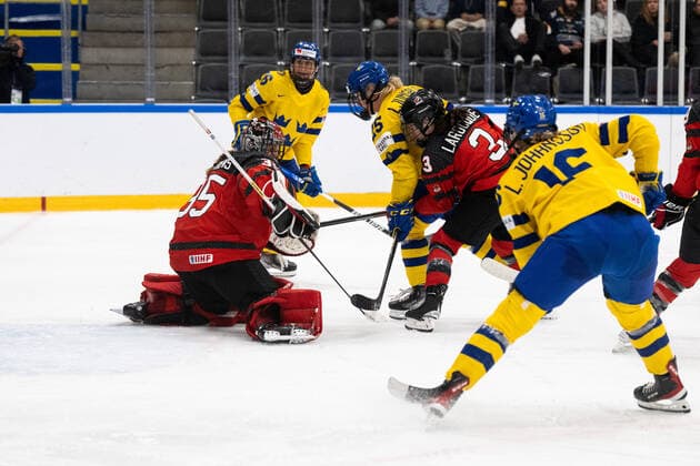 220901 Lina Ljungblom of Sweden and goaltender Ann Renee Desbiens of Canada during the 2022 IIHF Womens World Championship quarterfinal game between Canada and Sweden on September 1, 2022 in Herning Photo Johanna Lundberg BILDBYRAN code JL JL0299 bbeng ishockey ice hockey vm women 2022 iihf womens world championship ladies WC ice hockey WC sweden sweden canada canada quarterfinal quarterfinal,  Copyright: JOHANNAxLUNDBERG BB220901JL091