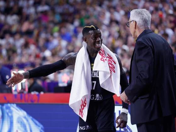 01 09 2022, France vs Germany, FIBA EuroBasket 2022, Germany, Koeln, Lanxess Arena, In picture from left Dennis Schroeder GER, 17 and Head Coach Gordon Herbert GER Copyright: HMBxMedia xHeikoxBecker