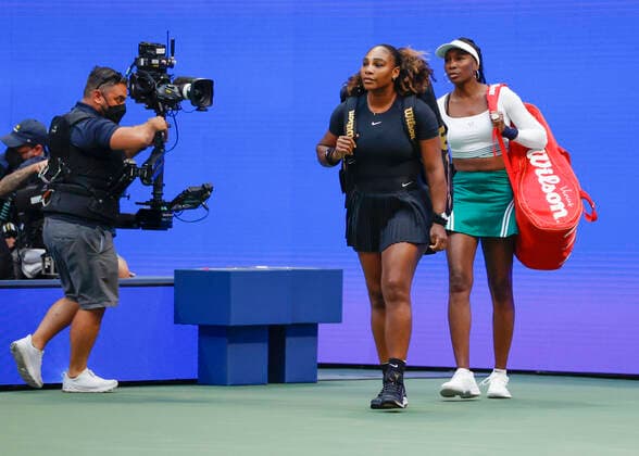 Serena Williams and Venus Williams, Womens Doubles Tennis US Open 2022 Grand Slam Billie Jean King Tennis Center New York New York USA 1 September 2022 Copyright: xJuergenxHasenkopfx
