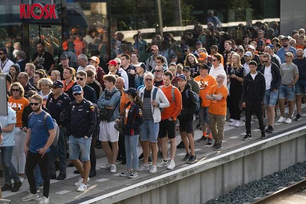 ZANDVOORT Visitors on their way to the Zandvoort circuit where the F1 Grand Prix of the Netherlands will be held this weekend ANP JEROEN JUMELET xVIxANPxSportx xxANPxIVx 453909435 originalFilename: 453909435.jpg