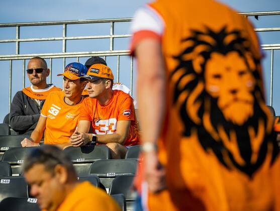 ZANDVOORT Fans arrive at the track for the 1st free practice session ahead of the F1 Grand Prix of the Netherlands at Circuit van Zandvoort on September 2, 2022 in Zandvoort, Netherlands REMKO DE WAAL F1 Grand Prix of The Netherlands Practice 1 2022 xVIxANPxSportx xxANPxIVx 453911468 originalFilename: 453911468.jpg