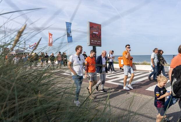 ZANDVOORT Visitors on their way to the Zandvoort circuit where the F1 Grand Prix of the Netherlands will be held this weekend ANP JEROEN JUMELET xVIxANPxSportx xxANPxIVx 453912383 originalFilename: 453912383.jpg