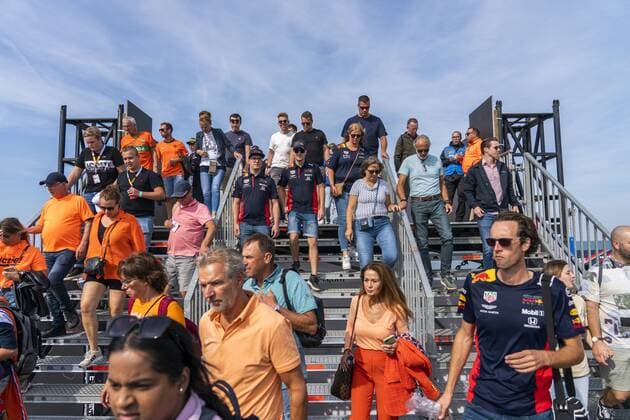 ZANDVOORT Visitors on their way to the Zandvoort circuit where the F1 Grand Prix of the Netherlands will be held this weekend ANP JEROEN JUMELET xVIxANPxSportx xxANPxIVx 453915031 originalFilename: 453915031.jpg