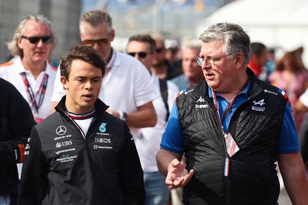 F1 Grand Prix Of The Netherlands Practice Nyck de Vries and Otmar Szafnauer of Alpine before the practice ahead of the Formula 1 Grand Prix of The Netherlands at Zandvoort circuit, Netherlands on September 2, 2022. Zandvoort Netherlands  Copyright: xJakubxPorzyckix originalFilename:porzycki-f1grandp220902_npYT6.jpg