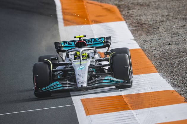 44 HAMILTON Lewis (gbr), Mercedes AMG F1 Team W13, action during the Formula 1 Heineken Dutch Grand Prix 2022, 15th round of the 2022 FIA Formula One World Championship, WM, Weltmeisterschaft from September 2 to 4, 2022 on the Zandvoort Circuit, in Netherlands, Belgium - F1 - DUTCH GRAND PRIX 2022 DPPI Panoramic  00122035__V2_4323.JPG_