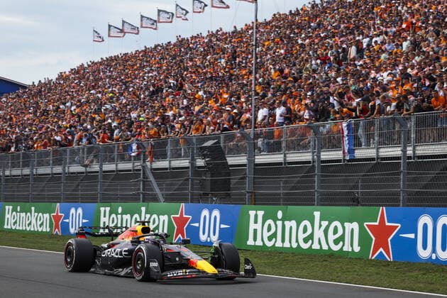 01 VERSTAPPEN Max (nld), Red Bull Racing RB18, action during the Formula 1 Heineken Dutch Grand Prix 2022, 15th round of the 2022 FIA Formula One World Championship, WM, Weltmeisterschaft from September 2 to 4, 2022 on the Zandvoort Circuit, in Netherlands, Belgium - F1 - DUTCH GRAND PRIX 2022 DPPI Panoramic  00122035_G00D9608.JPG_