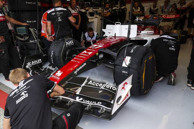 77 BOTTAS Valtteri (fin), Alfa Romeo F1 Team ORLEN C42, in his garage during the Formula 1 Heineken Dutch Grand Prix 2022, 15th round of the 2022 FIA Formula One World Championship, WM, Weltmeisterschaft from September 2 to 4, 2022 on the Zandvoort Circuit, in Netherlands, Belgium - F1 - DUTCH GRAND PRIX 2022 DPPI Panoramic  00122035_GOOD9485.JPG_