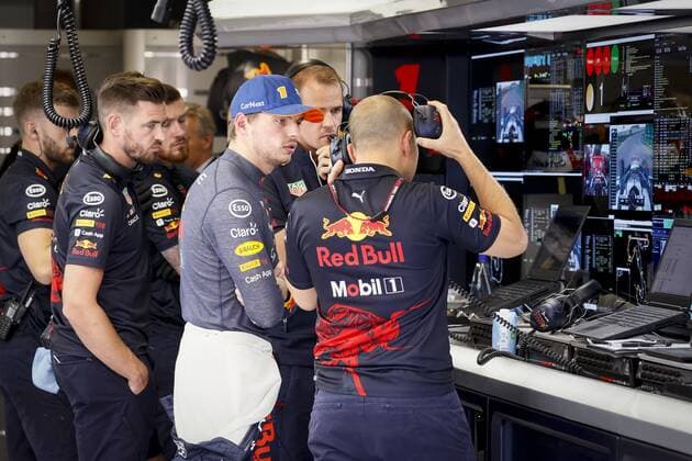 ZANDVOORT Max Verstappen Oracle Red Bull Racing in the paddock after coming to a standstill during the 1st free practice session ahead of the F1 Grand Prix of the Netherlands at Circuit van Zandvoort on September 2, 2022 in Zandvoort, Netherlands KOEN VAN WEEL F1 Grand Prix of The Netherlands Practice 1 2022 xVIxANPxSportx xxANPxIVx 453918309 originalFilename: 453918309.jpg