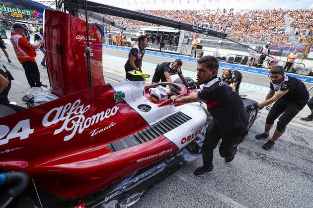 24 ZHOU Guanyu (chi), Alfa Romeo F1 Team ORLEN C42, action during the Formula 1 Heineken Dutch Grand Prix 2022, 15th round of the 2022 FIA Formula One World Championship, WM, Weltmeisterschaft from September 2 to 4, 2022 on the Zandvoort Circuit, in Netherlands, Belgium - F1 - DUTCH GRAND PRIX 2022 DPPI Panoramic  00122035_2R6_9095.JPG_