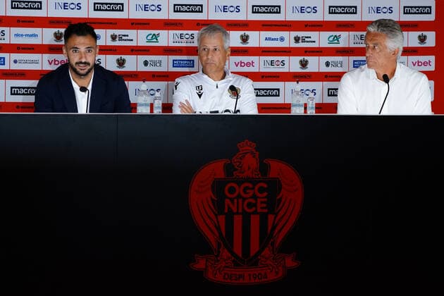 GaÃ«tan Laborde (OGC Nice) - Lucien Favre (entraineur de l OGC Nice) - Jean Pierre Rivere (president de l OGC Nice) FOOTBALL : PrÃ sentation des nouvelles recrues de l™OGC Nice - Nice - 02 08 2022 NorbertScanella Panoramic 
