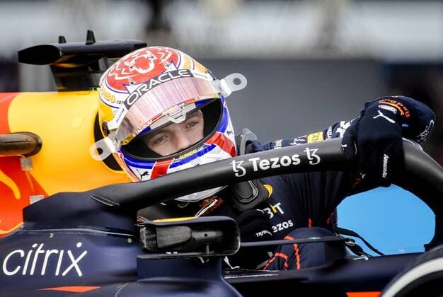 ZANDVOORT Max Verstappen 1 driving the Oracle Red Bull Racing RB18 Honda came to a stop during the 1st free practice session prior to the F1 Grand Prix of the Netherlands at Circuit van Zandvoort on September 2, 2022 in Zandvoort, Netherlands ANP SEM VAN DER WAL F1 Grand Prix of The Netherlands Practice 1 2022 xVIxANPxSportx xxANPxIVx 453920644 originalFilename: 453920644.jpg