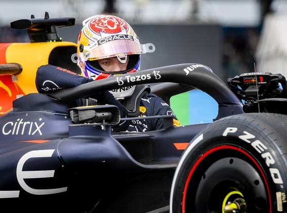 ZANDVOORT Max Verstappen 1 driving the Oracle Red Bull Racing RB18 Honda came to a stop during the 1st free practice session prior to the F1 Grand Prix of the Netherlands at Circuit van Zandvoort on September 2, 2022 in Zandvoort, Netherlands ANP SEM VAN DER WAL F1 Grand Prix of The Netherlands Practice 1 2022 xVIxANPxSportx xxANPxIVx 453921026 originalFilename: 453921026.jpg