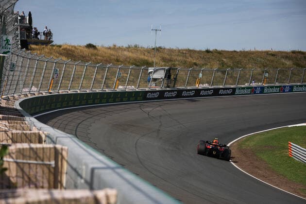 11 PEREZ Sergio (mex), Red Bull Racing RB18, action during the Formula 1 Heineken Dutch Grand Prix 2022, 15th round of the 2022 FIA Formula One World Championship, WM, Weltmeisterschaft from September 2 to 4, 2022 on the Zandvoort Circuit, in Netherlands, Belgium - F1 - DUTCH GRAND PRIX 2022 DPPI Panoramic  00122035_AV6_5493