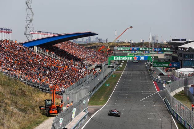 63 RUSSELL George (gbr), Mercedes AMG F1 Team W13, action during the Formula 1 Heineken Dutch Grand Prix 2022, 15th round of the 2022 FIA Formula One World Championship, WM, Weltmeisterschaft from September 2 to 4, 2022 on the Zandvoort Circuit, in Netherlands, Belgium - F1 - DUTCH GRAND PRIX 2022 DPPI Panoramic  00122035_AV6_5566