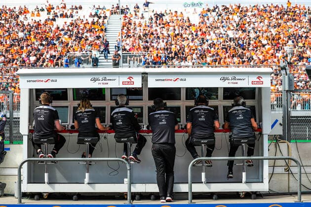 Alfa Romeo F1 Team ORLEN, ambiance pitwall during the Formula 1 Heineken Dutch Grand Prix 2022, 15th round of the 2022 FIA Formula One World Championship, WM, Weltmeisterschaft from September 2 to 4, 2022 on the Zandvoort Circuit, in Netherlands, Belgium - F1 - DUTCH GRAND PRIX 2022 DPPI Panoramic  20220902_G00D9850