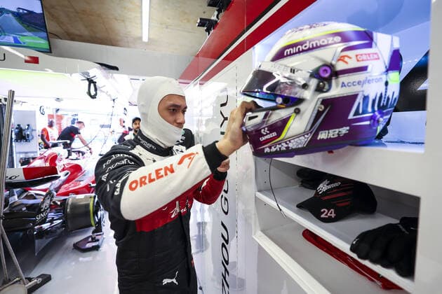 ZHOU Guanyu (chi), Alfa Romeo F1 Team ORLEN C42, portrait during the Formula 1 Heineken Dutch Grand Prix 2022, 15th round of the 2022 FIA Formula One World Championship, WM, Weltmeisterschaft from September 2 to 4, 2022 on the Zandvoort Circuit, in Netherlands, Belgium - F1 - DUTCH GRAND PRIX 2022 DPPI Panoramic  00122035_2R6_9310.JPG_