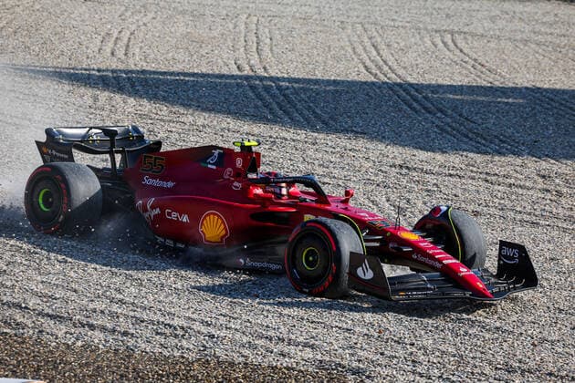 55 SAINZ Carlos (spa), Scuderia Ferrari F1-75, action going wide in the gravels during the Formula 1 Heineken Dutch Grand Prix 2022, 15th round of the 2022 FIA Formula One World Championship, WM, Weltmeisterschaft from September 2 to 4, 2022 on the Zandvoort Circuit, in Netherlands, Belgium - F1 - DUTCH GRAND PRIX 2022 DPPI Panoramic  20220902_G00D0235