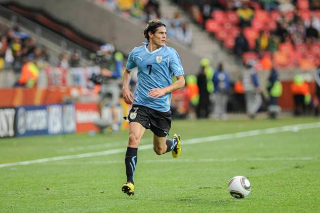 Sandro Pereyra 20100626SP 329 Edinson Cavani, of Uruguay, during the 2010 FIFA World Cup South Korea Round of 16 match in South Africa on June 26, 2010, at the Nelson Mandela Bay Stadium in South Africa Photo Sandro Pereyra, La Diaria, Agence Gamba Edinson Cavani, of Uruguay Nelson Mandela Bay Stadium