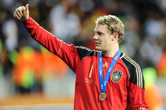 Sandro Pereyra-20100710SP_1584. Manuel Neuer, golero de Alemania, luego del juego entre Uruguay - Alemania por el tercer puesto de la Copa Mundial de la FIFA Sudafrica 2010, el 11 de julio de 2010 en el Estadio Bahia Nelson Mandela, en Puerto Elizabeth. Foto: Sandro Pereyra, La Diaria, Agencia Gamba.- Manuel Neuer, golero de Alemania. Estadio Bahia Nelson Mandela. *** Sandro Pereyra 20100710SP 1584 Manuel Neuer, goalkeeper of Germany, after the match between Uruguay and Germany for the third place at the 2010 FIFA World Cup South Africa, on July 11, 2010 at the Nelson Mandela Bahia Stadium, in Port Elizabeth Photo Sandro Pereyra, La Diaria, Agencia Gamba Manuel Neuer, goalkeeper of Germany Nelson Mandela Bahia Stadium