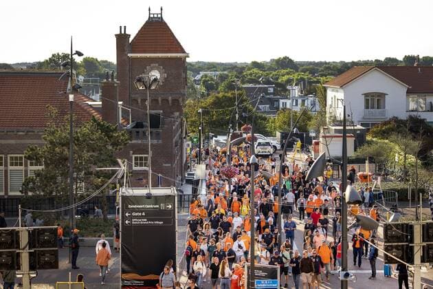 Formula 1, Dutch GP at Zandvoort, fans flock to the track early in the morning