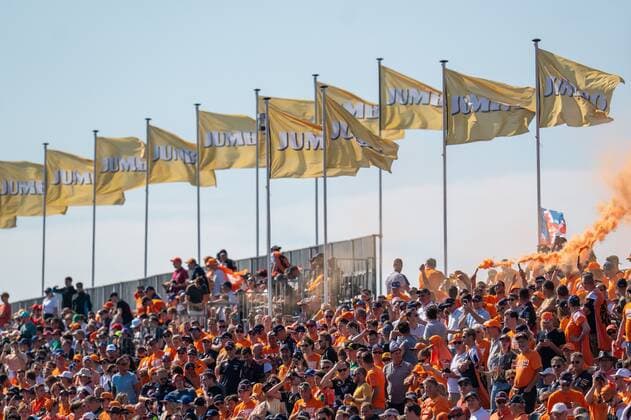 ZANDVOORT , 01-09-2022 , CM.com circuit zandvoort , Formula 1 Dutch Grand Prix 2022 - Saturday , Dutch fans on the stands Formula 1 Dutch Grand Prix 2022 Saturday  x18095650x Copyright: