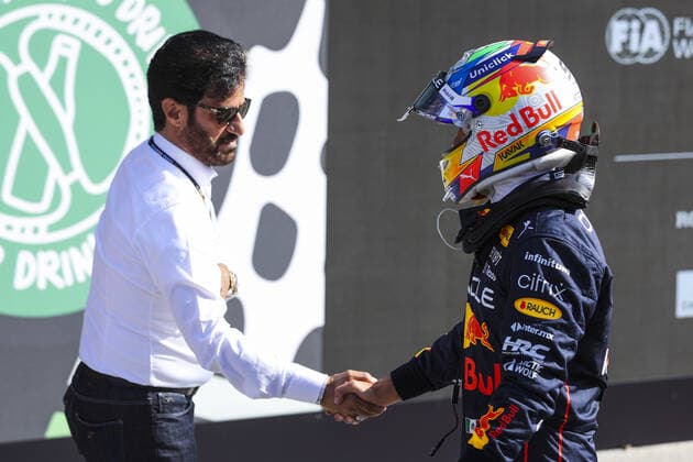 Formel 1, GP der Niederlande in Zandvoort PEREZ Sergio (mex), Red Bull Racing RB18, VERSTAPPEN Max (ned), Red Bull Racing RB18, portrait during the Formula 1 Heineken Dutch Grand Prix 2022, 15th round of the 2022 FIA Formula One World Championship, WM, Weltmeisterschaft from September 2 to 4, 2022 on the Zandvoort Circuit, in Netherlands, Belgium - F1 - DUTCH GRAND PRIX 2022 DPPI Panoramic 00122035_AV6_8135.JPG_
