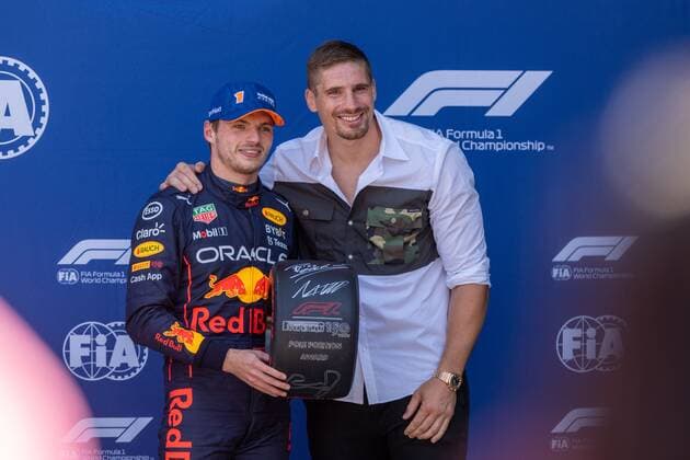 ZANDVOORT , 01-09-2022 , CM.com circuit zandvoort , Formula 1 Dutch Grand Prix 2022 - Saturday , Max Verstappen driver of Red Bull Racing wins the qualification session and starts on pole position during the race, het gets the congratulations from Rico Verhoeven Formula 1 Dutch Grand Prix 2022 Saturday  x18098803x Copyright:
