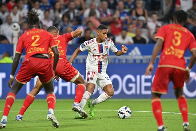 Fußball, Olympique Lyon - SCO Angers TetÃ (lyon) vs Cedric Hountondji (angers) FOOTBALL: Olympique Lyonnais vs SCO Angers - Ligue 1 - 03 09 2022 FredericChambert Panoramic 