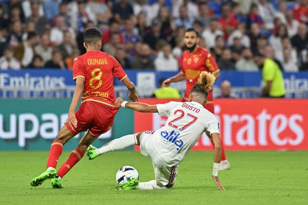 Fußball, Olympique Lyon - SCO Angers Malo Gusto (lyon) vs Aze-eddine Ounahi (angers) FOOTBALL: Olympique Lyonnais vs SCO Angers - Ligue 1 - 03 09 2022 FredericChambert Panoramic 