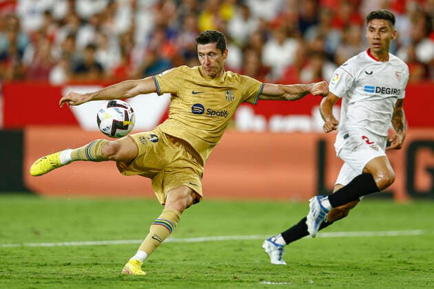 Sport Themen der Woche KW35 Fußball, FC Sevilla - FC Barcelona ESP: Sevilla FC - FC Barcelona, Barca La Liga Santander, date 4 Robert Lewandowski of FC Barcelona scores the 0-2 during the La Liga match between Sevilla FC and FC Barcelona played at Sanchez Pizjuan Stadum on Sep 3, 2022 in Sevilla, Spain. kpng Copyright: xAntonioxPozox xPRESSINx AP_220903_044