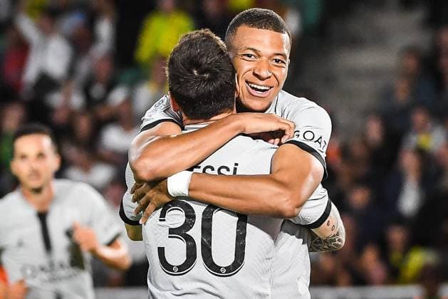 Bilder des Jahres 2022, Sport 09 September Sport Themen der Woche KW35 September 3, 2022, Nantes, France, France: Kylian MBAPPE of PSG celebrate his goal with Lionel (Leo) MESSI of PSG during the Ligue 1 match between FC Nantes and Paris Saint-Germain (PSG) at La Beaujoire Stadium on Septembre 03, 2022 in Nantes, France. Nantes France - ZUMAm308 20220903_zsp_m308_011 Copyright: xMatthieuxMirvillex