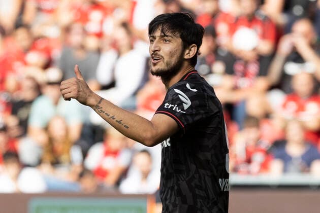 Football, national player Sardar Azmoun shows solidarity with the protests in Iran