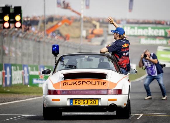 ZANDVOORT Max Verstappen Oracle Red Bull Racing during the drivers parade ahead of the F1 Grand Prix of the Netherlands at Circuit van Zandvoort on September 4, 2022 in Zandvoort, Netherlands KOEN VAN WEEL F1 Grand Prix of The Netherlands 2022 xVIxANPxSportx xxANPxIVx 454036504 originalFilename: 454036504.jpg