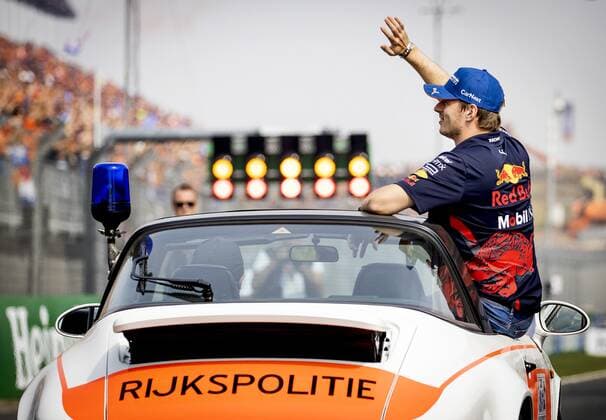 ZANDVOORT Max Verstappen Oracle Red Bull Racing during the drivers parade ahead of the F1 Grand Prix of the Netherlands at Circuit van Zandvoort on September 4, 2022 in Zandvoort, Netherlands KOEN VAN WEEL F1 Grand Prix of The Netherlands 2022 xVIxANPxSportx xxANPxIVx 454036509 originalFilename: 454036509.jpg