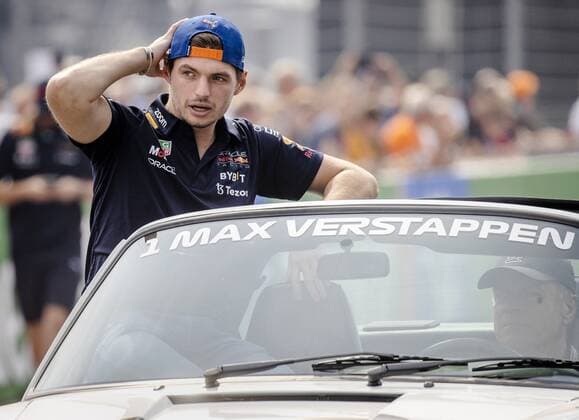 ZANDVOORT Max Verstappen Red Bull Racing during the drivers parade ahead of the F1 Grand Prix of the Netherlands at Circuit van Zandvoort on September 4, 2022 in Zandvoort, Netherlands ANP SEM VAN DER WAL F1 Grand Prix of The Netherlands 2022 xVIxANPxSportx xxANPxIVx 454036754 originalFilename: 454036754.jpg