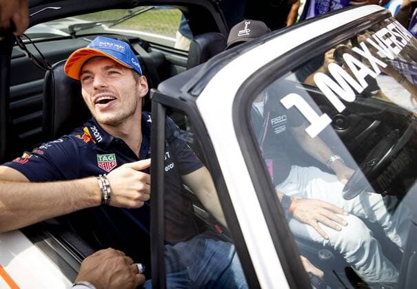ZANDVOORT Max Verstappen Oracle Red Bull Racing during the drivers parade ahead of the F1 Grand Prix of the Netherlands at Circuit van Zandvoort on September 4, 2022 in Zandvoort, Netherlands KOEN VAN WEEL F1 Grand Prix of The Netherlands 2022 xVIxANPxSportx xxANPxIVx 454037004 originalFilename: 454037004.jpg