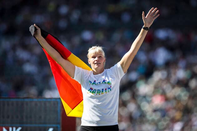 Bilder des Jahres 2022, Sport 09 September Sport Themen der Woche KW35 Sport Bilder des Tages ISTAF 2022; Berlin, 04.09.2022 Diskuswerferin Nadine Mueller (GER) beendet ihre Karriere beim ISTAF in Berlin; ISTAF 2022 am 04.09.2022 im Olympiastadion in Berlin (GER). *** ISTAF 2022 Berlin, 04 09 2022 Discus thrower Nadine Mueller GER finishes her career at the ISTAF in Berlin ISTAF 2022 on 04 09 2022 at the Olympiastadion in Berlin GER Copyright: xBEAUTIFULxSPORTS AxelxKohringx