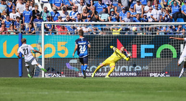Sport Themen der Woche KW35 04.09.2022, xdcx, Fussball 2. Bundesliga, SV Darmstadt 98 - Arminia Bielefeld, emonline, emspor, despor, v.l., Goal scored, Tor zum 1:1 durch Robin Hack (Arminia Bielefeld) DFL DFB REGULATIONS PROHIBIT ANY USE OF PHOTOGRAPHS AS IMAGE SEQUENCES AND OR QUASI-VIDEO. *** 04 09 2022, xdcx, football 2 Bundesliga, SV Darmstadt 98 Arminia Bielefeld, emonline, emspor, despor, v l , Goal scored, Goal to 1 1 by Robin Hack Arminia Bielefeld DFL DFB REGULATIONS PROHIBIT ANY USE OF PHOTOGRAPHS AS IMAGE SEQUENCES AND OR QUASI VIDEO Copyright: HMBxMedia Claus