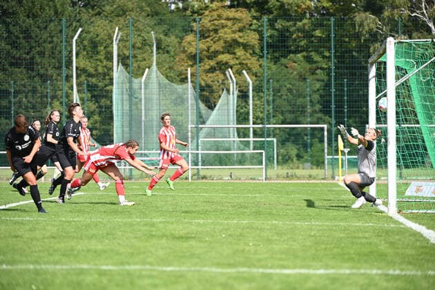 Football, women, Regionalliga Norost, season 2022 2023 2 matchday , 1 FC Union Berlin FSV Babelsberg, v l Lätitzia Radloff, Elisa Spolaczyk 1 women 1 FC Union scores the goal to 2 0 against goalkeeper Nina Haeberlin, 04 09 2022, Copyright: xMatthiasxKochx