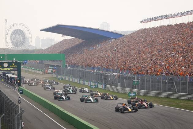 ZANDVOORT Max Verstappen Oracle Red Bull Racing leads the way during the start of the F1 Grand Prix of the Netherlands at Circuit Zandvoort on September 4, 2022 in Zandvoort, Netherlands REMKO DE WAAL F1 Grand Prix of The Netherlands 2022 xVIxANPxSportx xxANPxIVx 454043154 originalFilename: 454043154.jpg