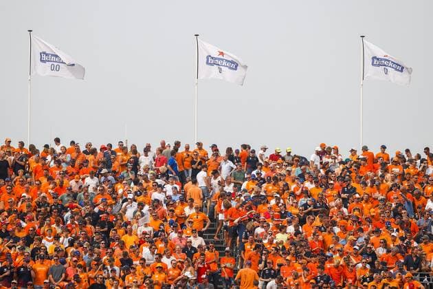 ZANDVOORT Atmospheric image of a full grandstand with spectators in orange during the F1 Grand Prix of the Netherlands at the Circuit of Zandvoort on September 4, 2022 in Zandvoort, the Netherlands ANP SEM VAN DER WAL F1 Grand Prix of The Netherlands 2022 xVIxANPxSportx xxANPxIVx 454043410 originalFilename: 454043410.jpg