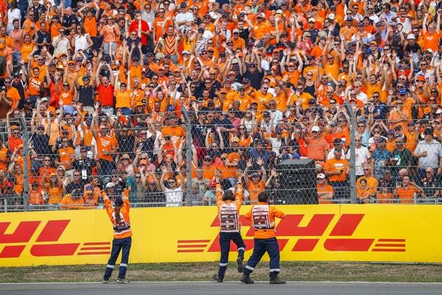 ZANDVOORT Atmospheric image of a full grandstand with spectators in orange during the F1 Grand Prix of the Netherlands at the Circuit of Zandvoort on September 4, 2022 in Zandvoort, the Netherlands ANP SEM VAN DER WAL F1 Grand Prix of The Netherlands 2022 xVIxANPxSportx xxANPxIVx 454043479 originalFilename: 454043479.jpg