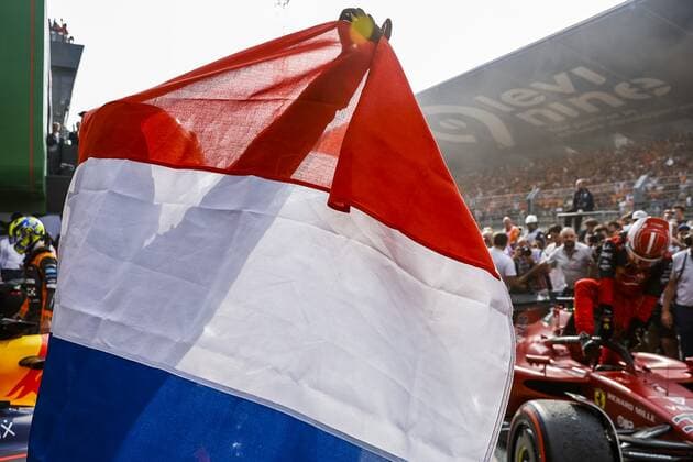 ZANDVOORT Max Verstappen Oracle Red Bull Racing celebrates wearing the Dutch flag after winning the F1 Grand Prix of the Netherlands at Circuit Zandvoort on September 4, 2022 in Zandvoort, Netherlands ANP SEM VAN DER WAL F1 Grand Prix of The Netherlands 2022 xVIxANPxSportx xxANPxIVx 454047147 originalFilename: 454047147.jpg