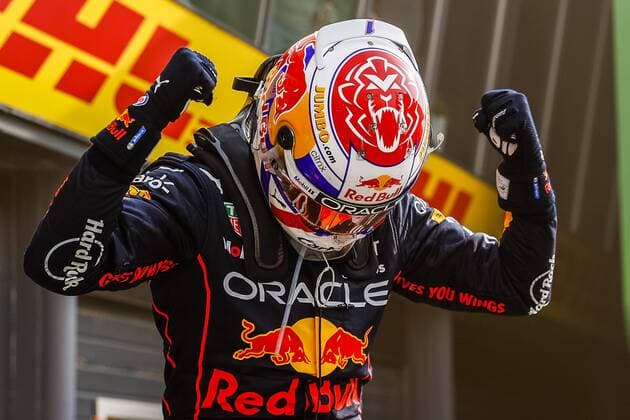 ZANDVOORT Max Verstappen Oracle Red Bull Racing cheers after winning the F1 Grand Prix of the Netherlands at Circuit Zandvoort on September 4, 2022 in Zandvoort, Netherlands ANP SEM VAN DER WAL F1 Grand Prix of The Netherlands 2022 xVIxANPxSportx xxANPxIVx 454047278 originalFilename: 454047278.jpg